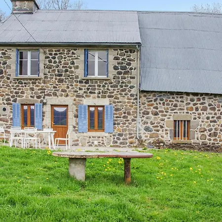 Three-bedroom In Cheylade