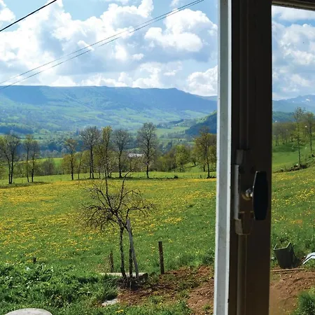 Three-bedroom In Cheylade